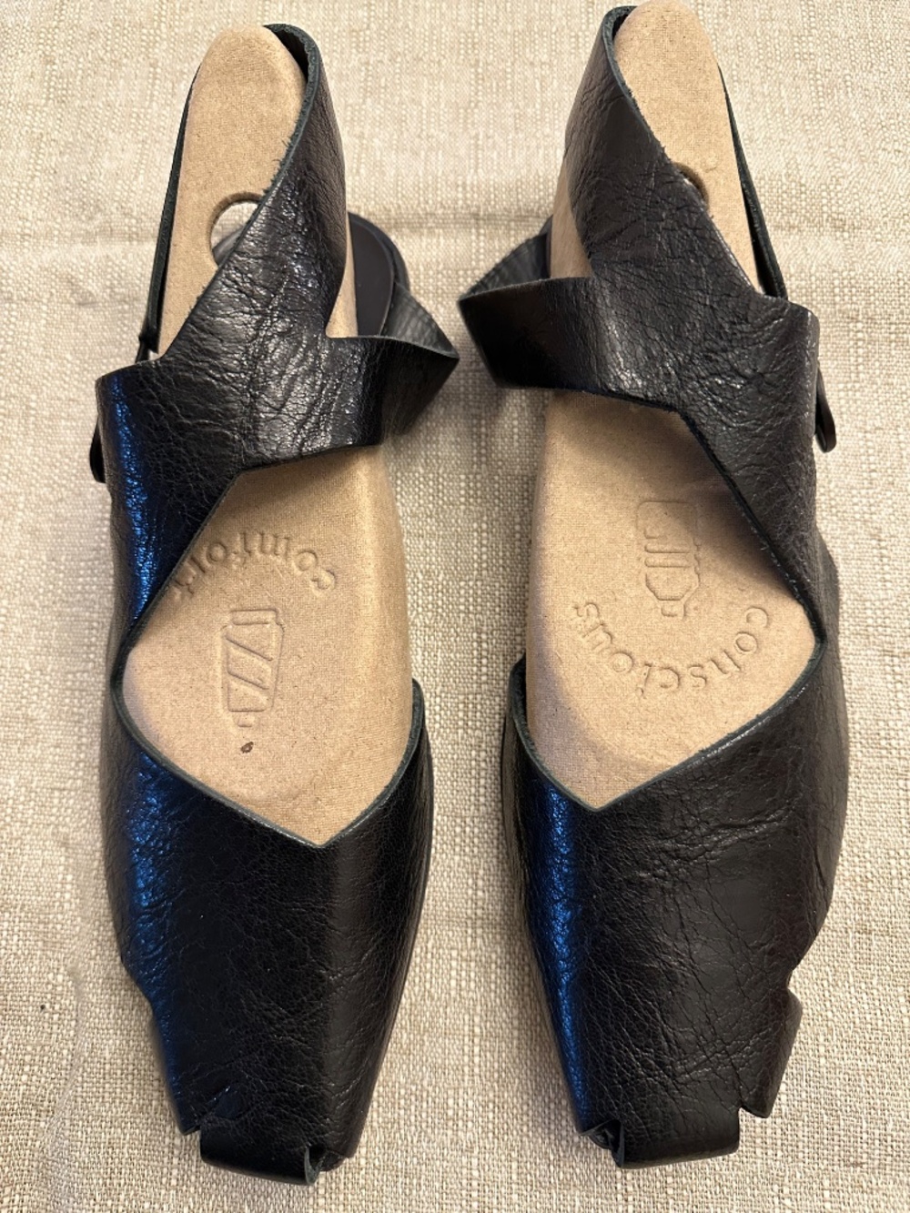 Cydwoq Black Crinkle Leather Ankle Strap Flat